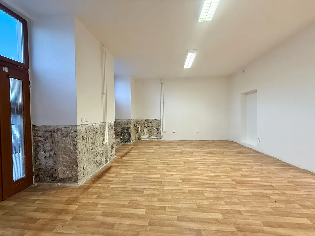 Pronájem skladového prostoru 90 m²